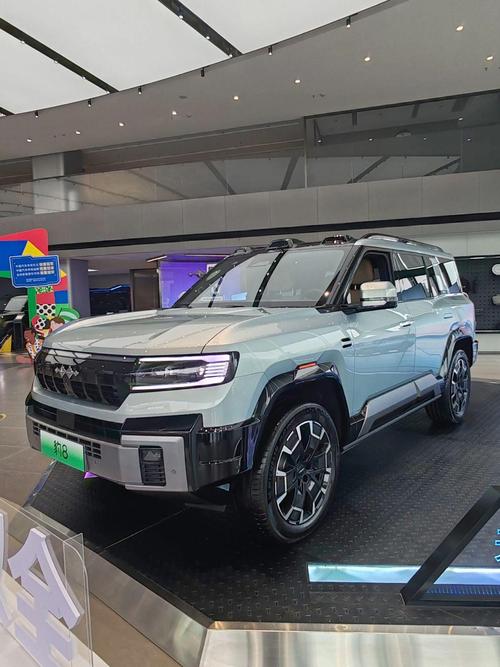 成都207比亚迪方程豹硬派越野的爆款，英菲尼迪35周年与你共成长